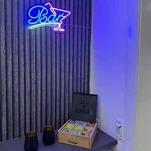 Regency - Traumhafte Zentrale 40m2 Mit Kinoleinwand, Wifi Und Netflix Apartment Hannover